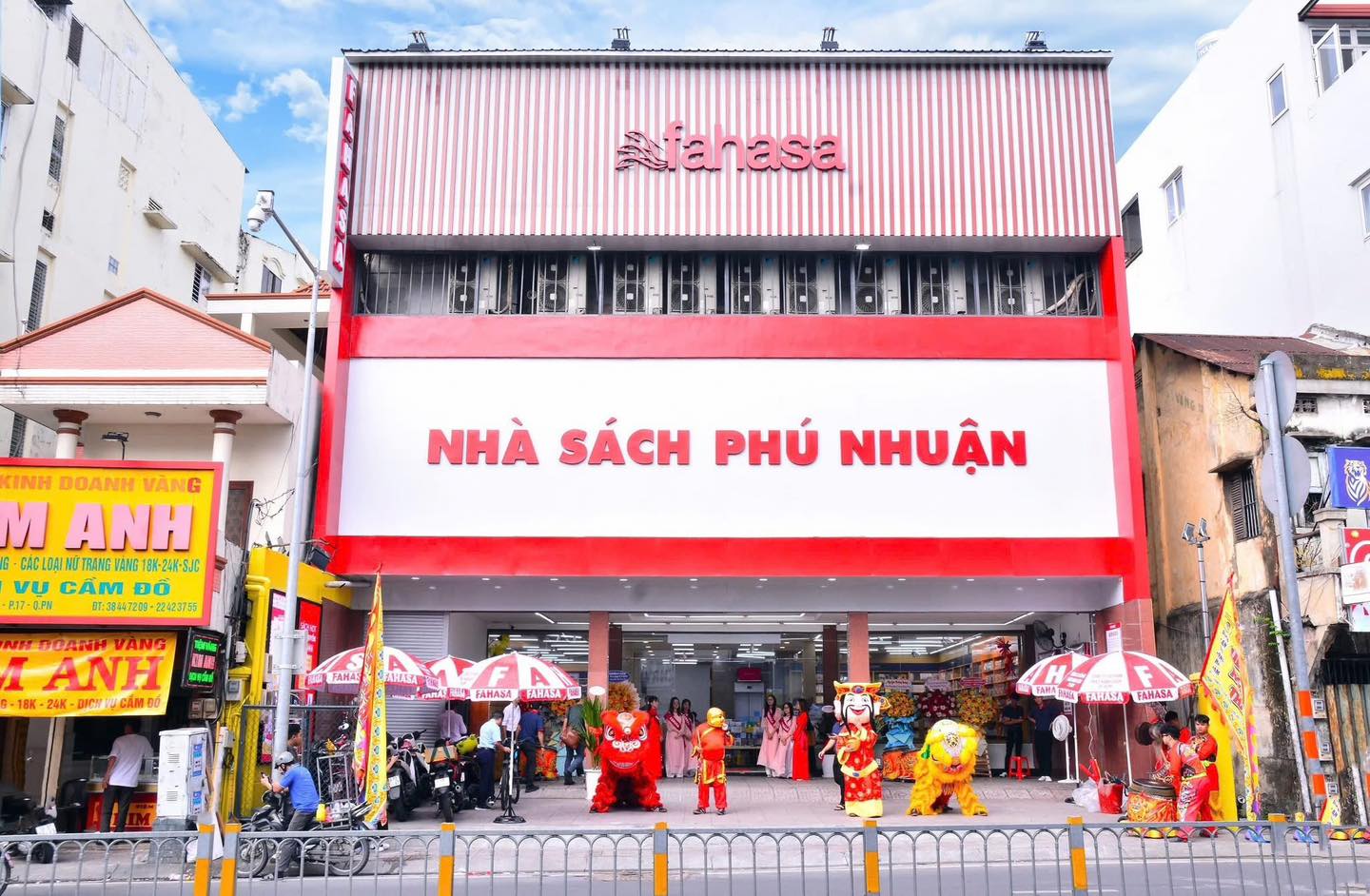 nha-sach-fahasa-phu-nhuan