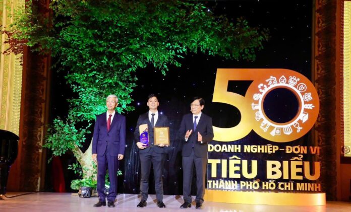 fahasa-vinh-danh-50-doanh-nghiep-don-vi-tieu-bieu-tp-hcm