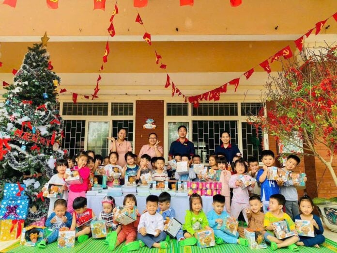 fahasa-cung-quy-khach-hang-lan-toa-van-hoa-doc