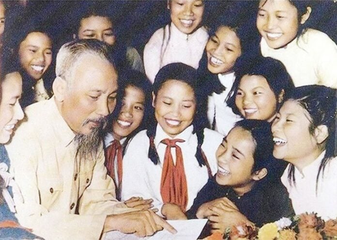 bác hồ với thiếu nhi