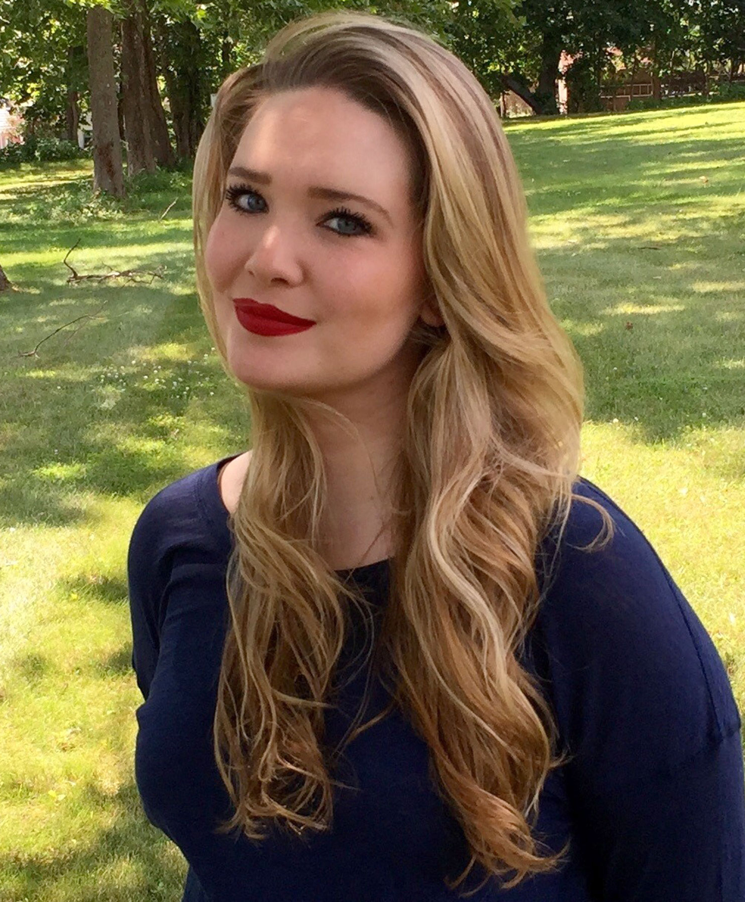 Sarah J Maas